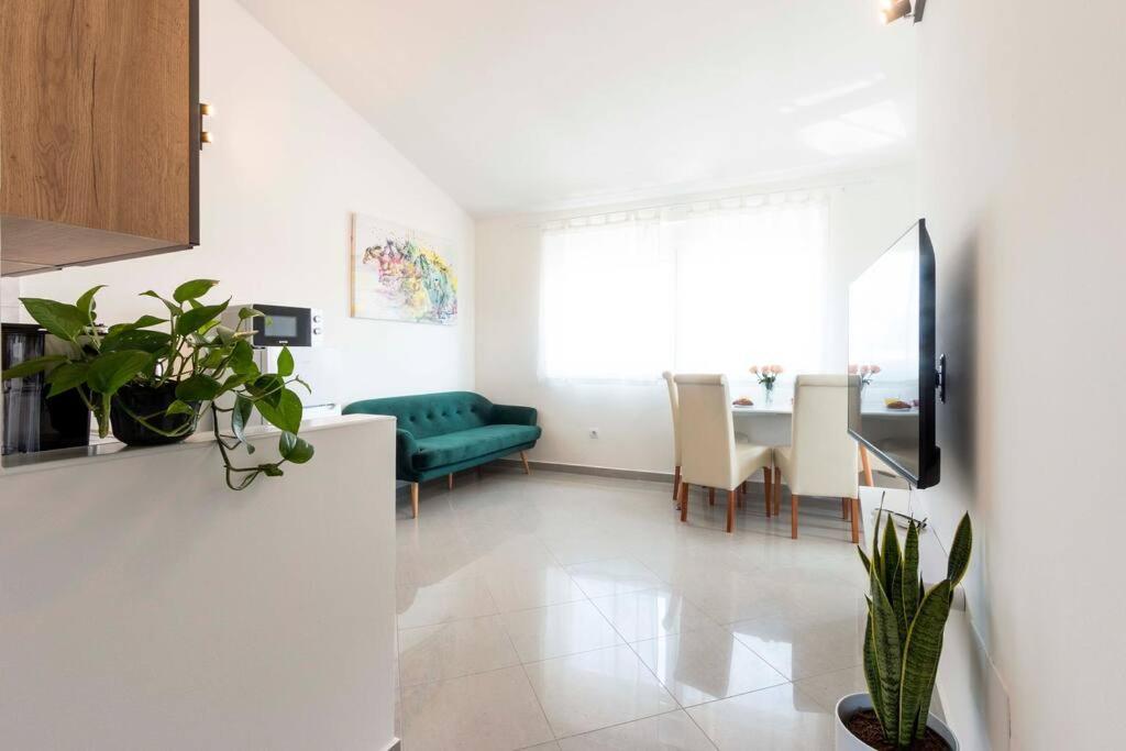 Cozy Apartment With Private Parking Medulin Dış mekan fotoğraf